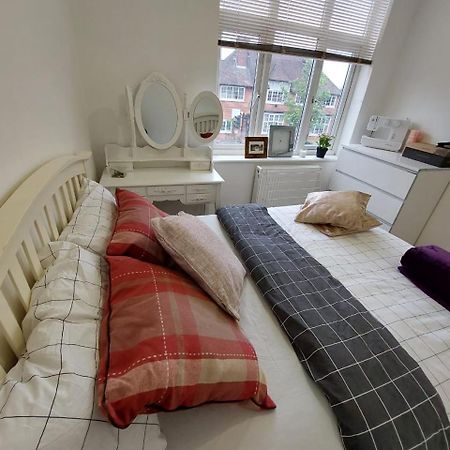 London Luxe Rooms Surbiton Bagian luar foto