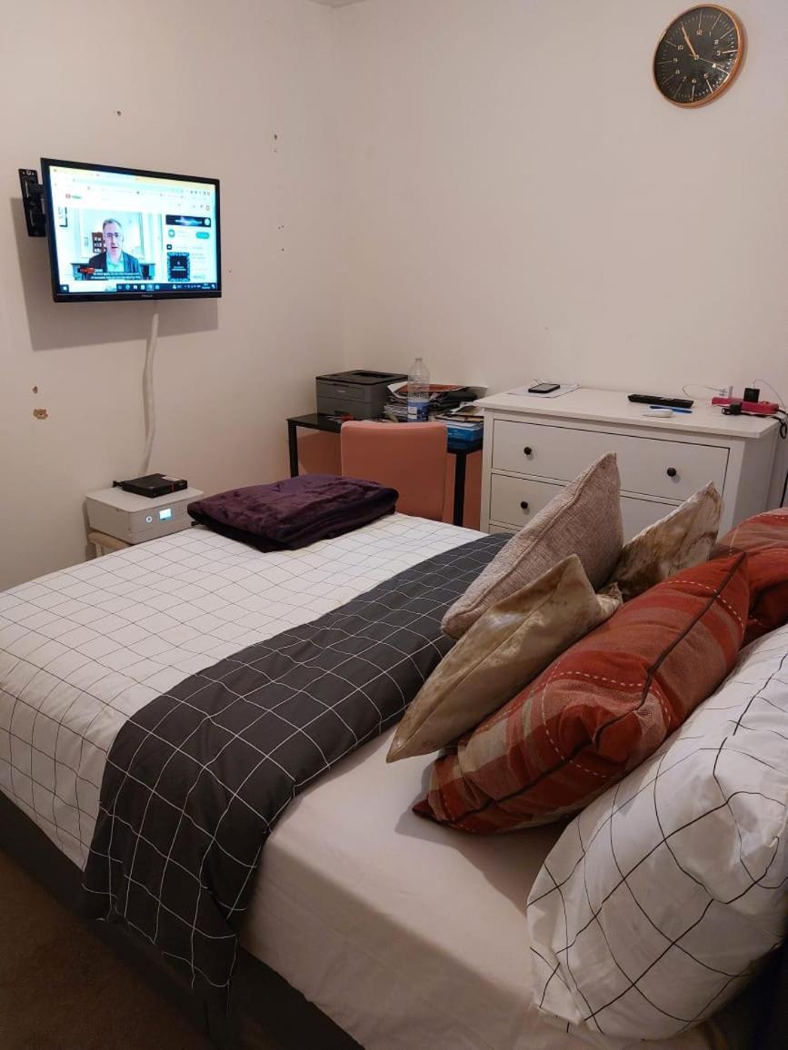 London Luxe Rooms Surbiton Bagian luar foto