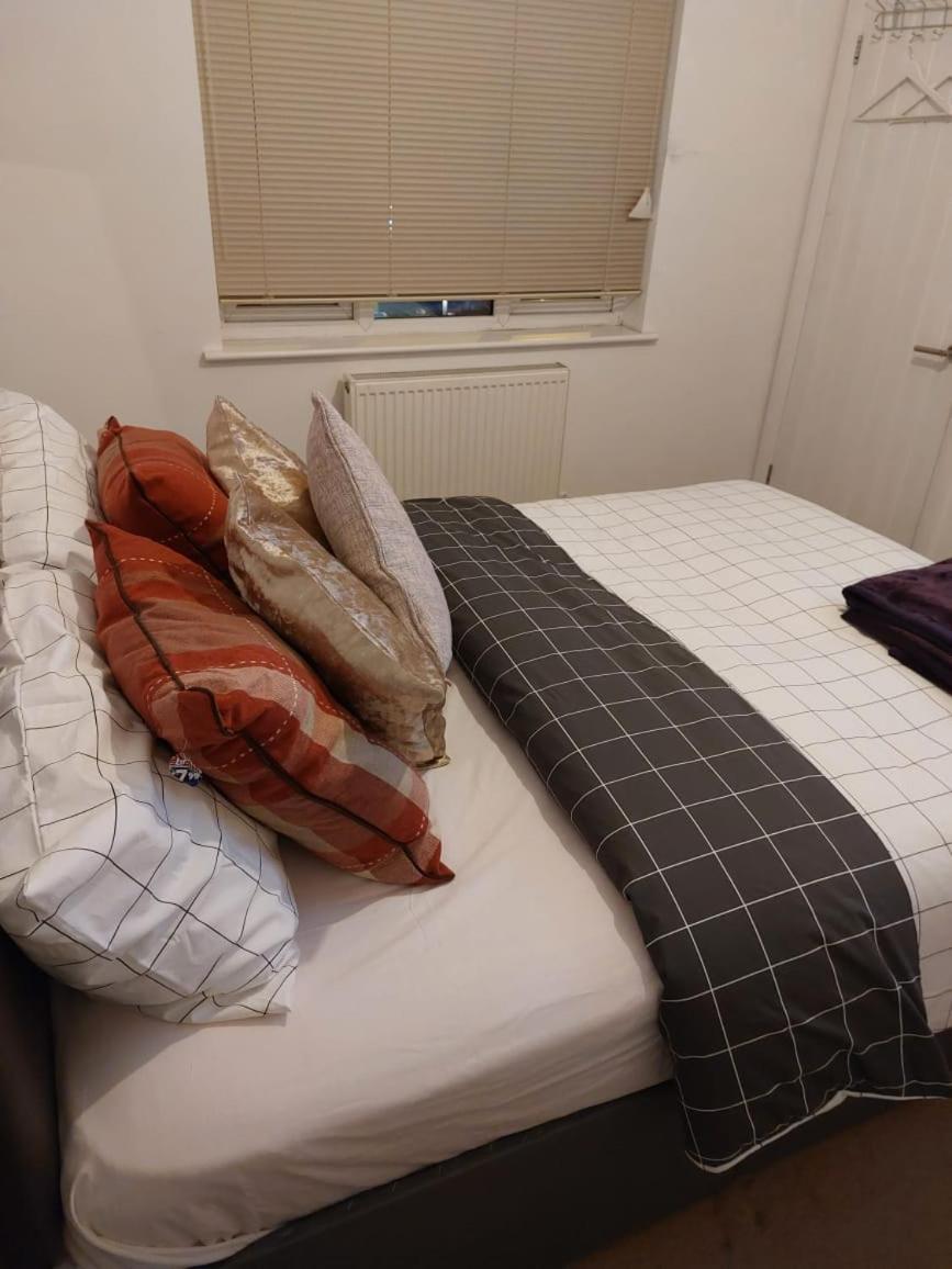 London Luxe Rooms Surbiton Bagian luar foto