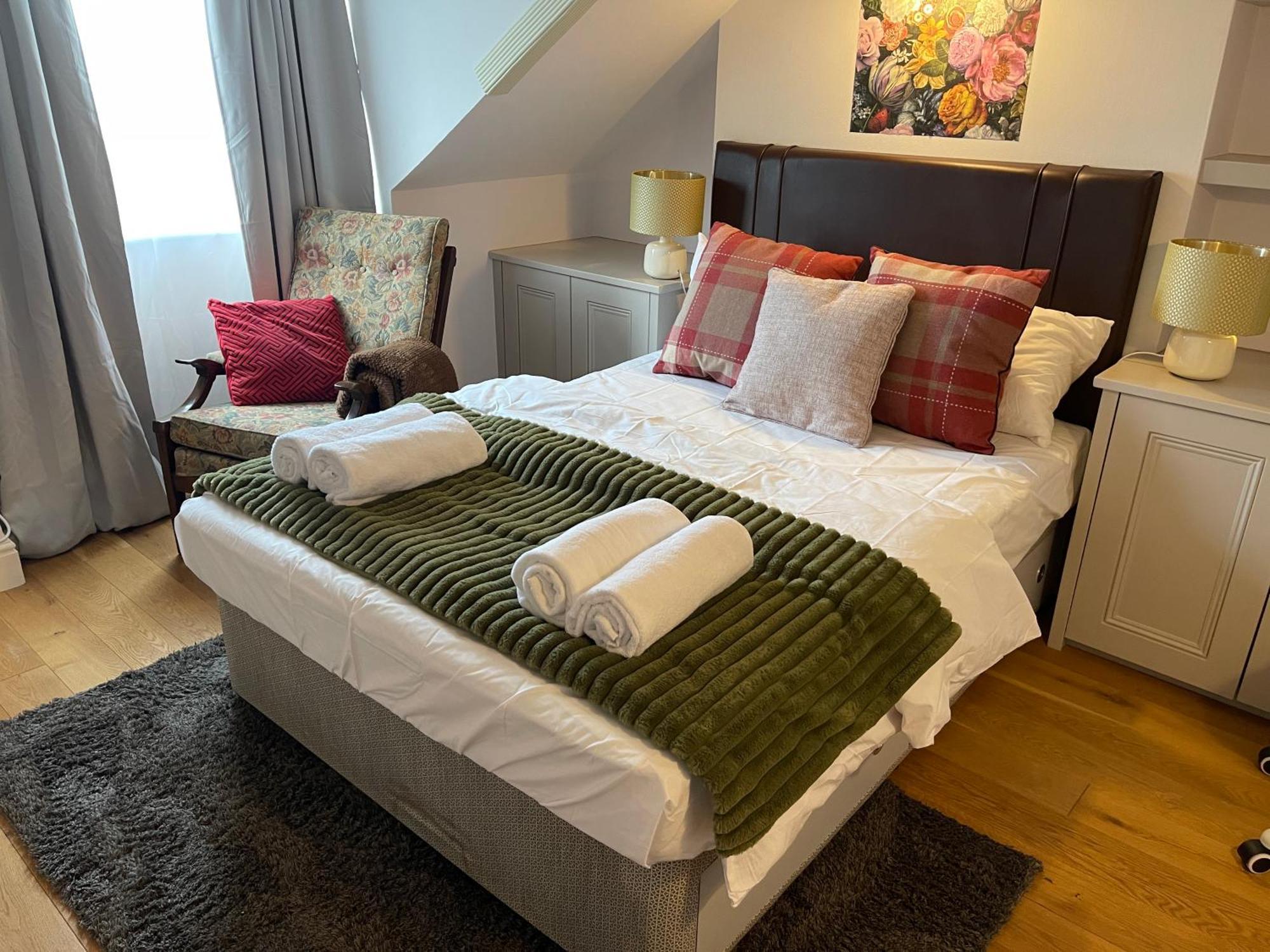 London Luxe Rooms Surbiton Bagian luar foto