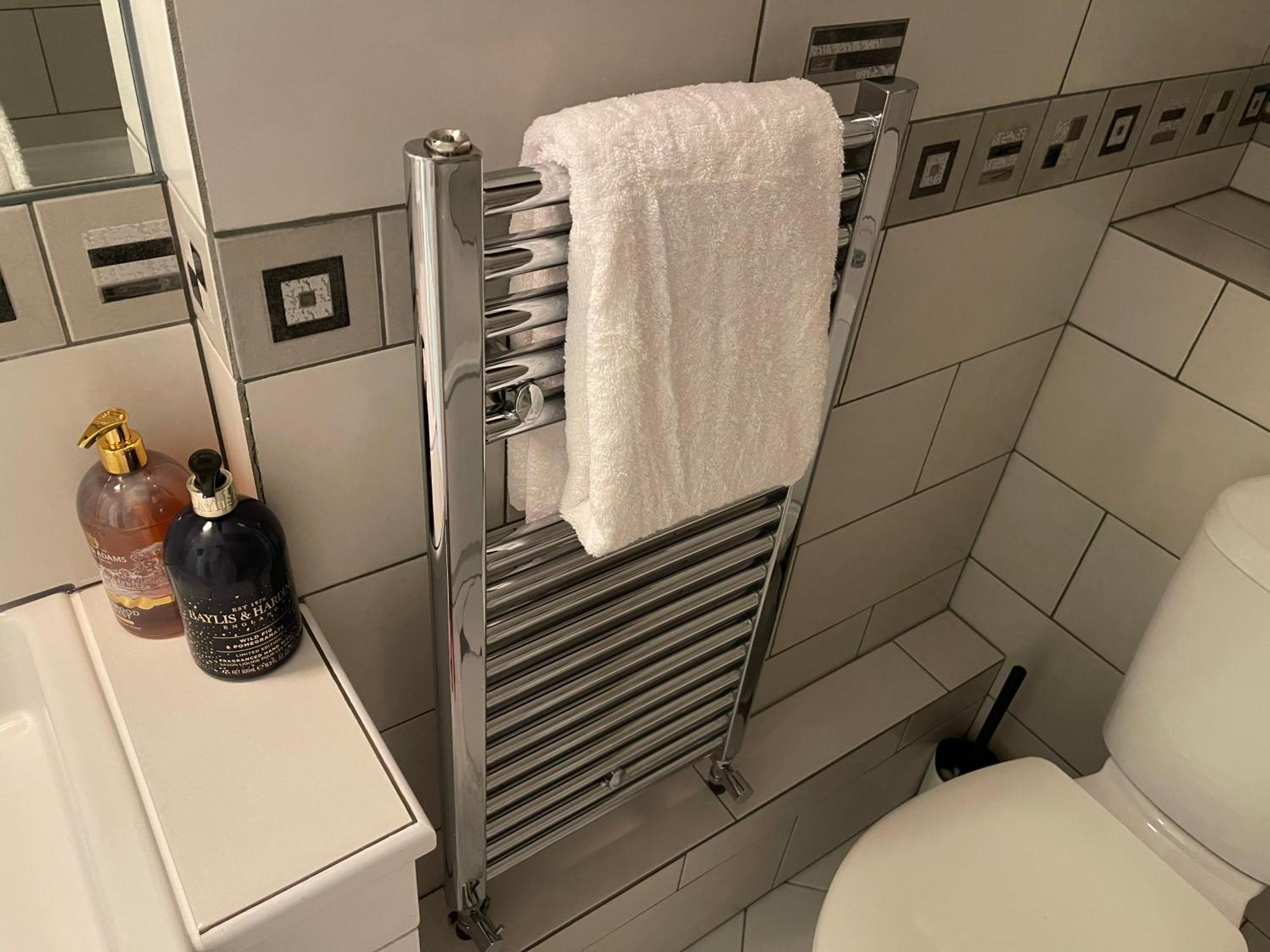 London Luxe Rooms Surbiton Bagian luar foto